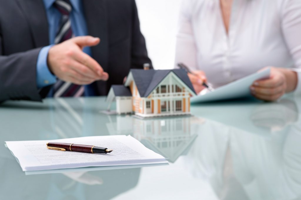 What Is The Difference Between The Real Estate Agent And Mortgage Broker?